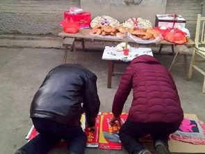 成人礼跪拜长辈视频,成人礼跪拜长辈，青春致敬传统仪式