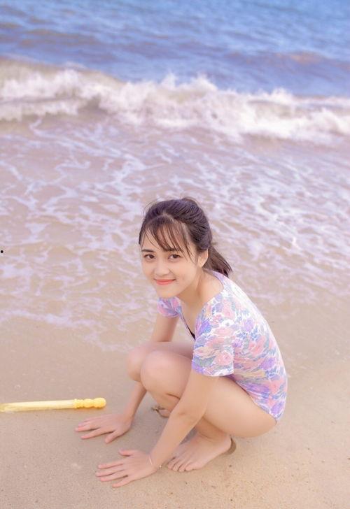 泳衣女成人吊带视频在线观看,在线观看激情四溢