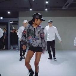 成人潮流舞蹈多人视频,多人共舞的欢乐盛宴