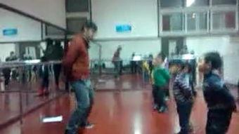 成人自由式街舞视频