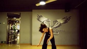 现代成人独舞视频欣赏,现代成人独舞艺术魅力赏析